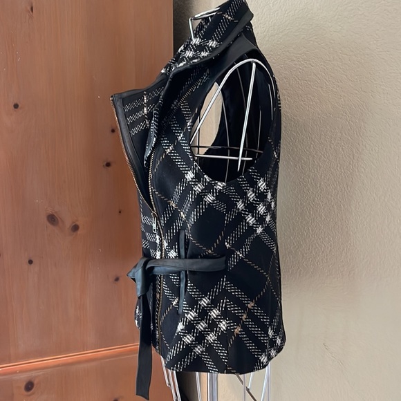 Cabi Plaid Vest - Picture 4 of 6